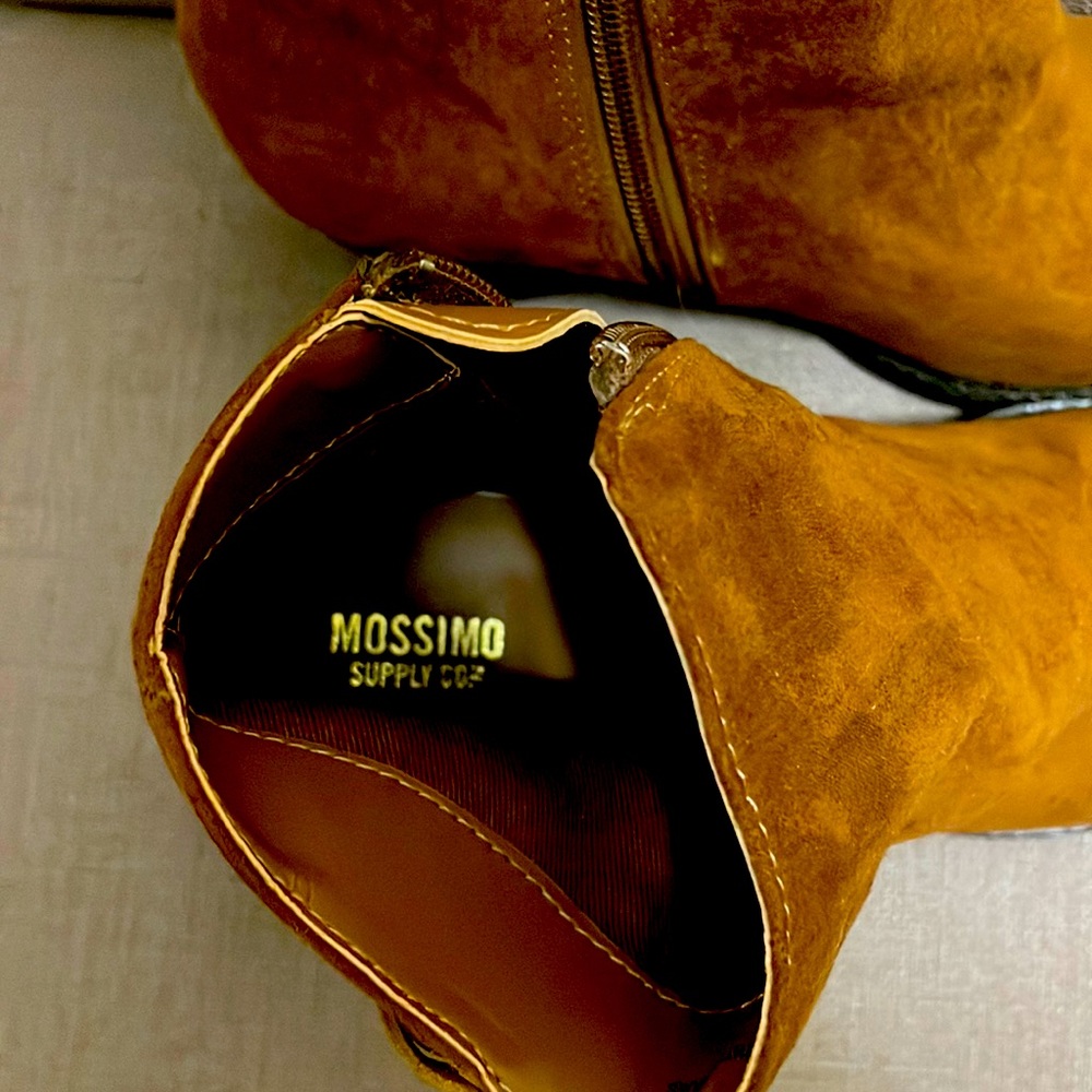 Mossimo suede fringed low cut boot Size 8